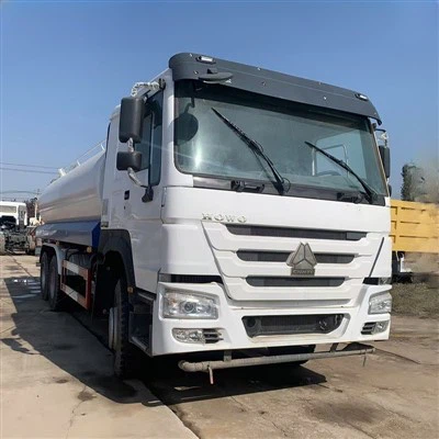 Camió de combustible sinotruk 6x4